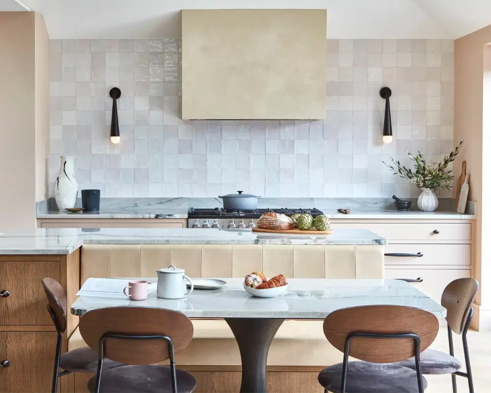 Square-wall-tiles-in-a-kitchen.jpg